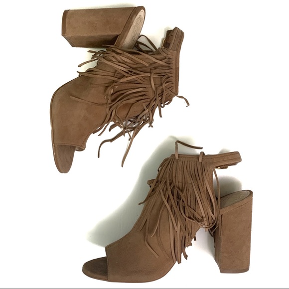 ποΈ Vince Camuto "Winiveer" Fringe Peep-toe Bootie - Picture 5 of 13